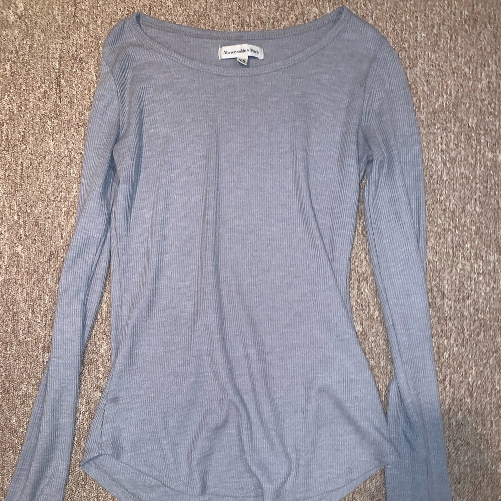 Grey long sleeve tee